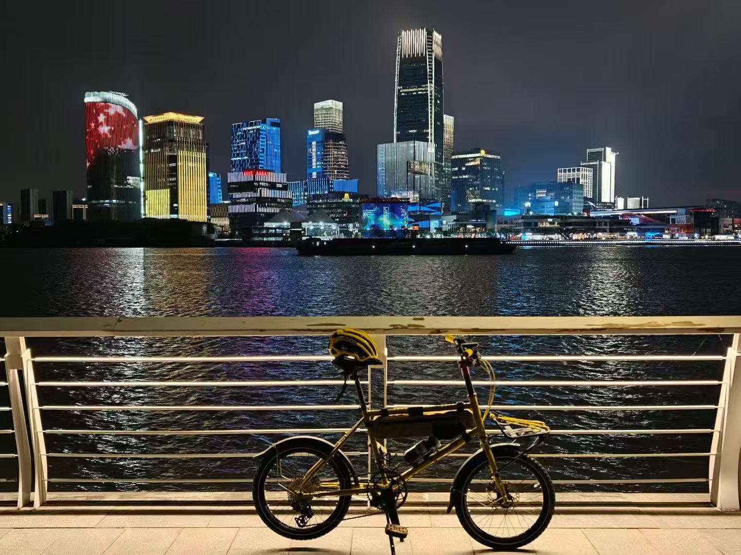 Shanghai riverside cycling trail