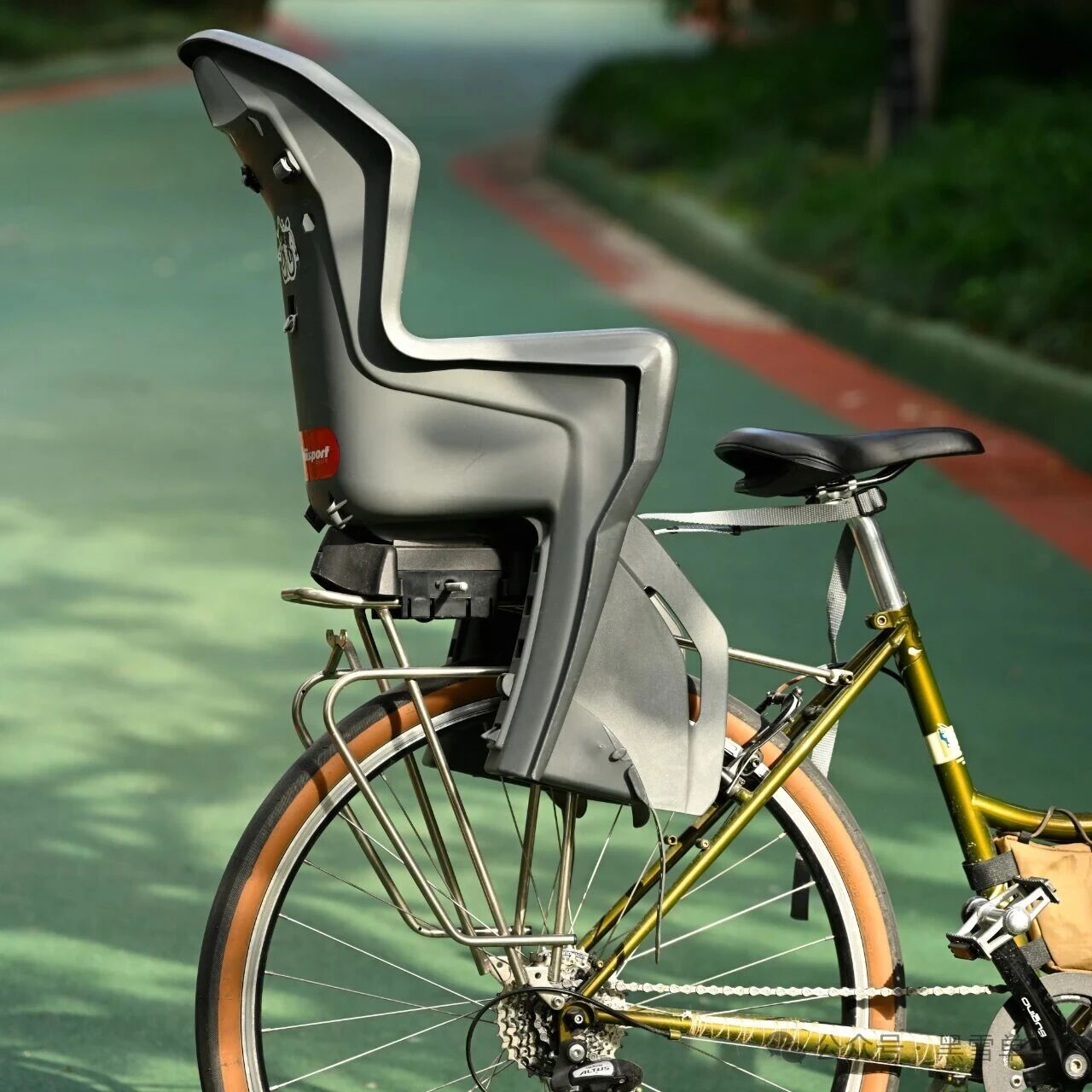 RC01 used as child seat support on family bike