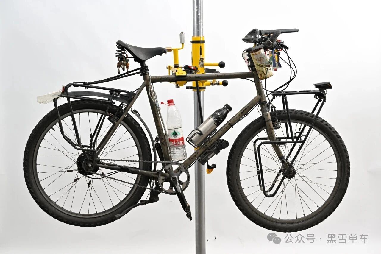 Fabian's bike repair at BlackSnow Studio